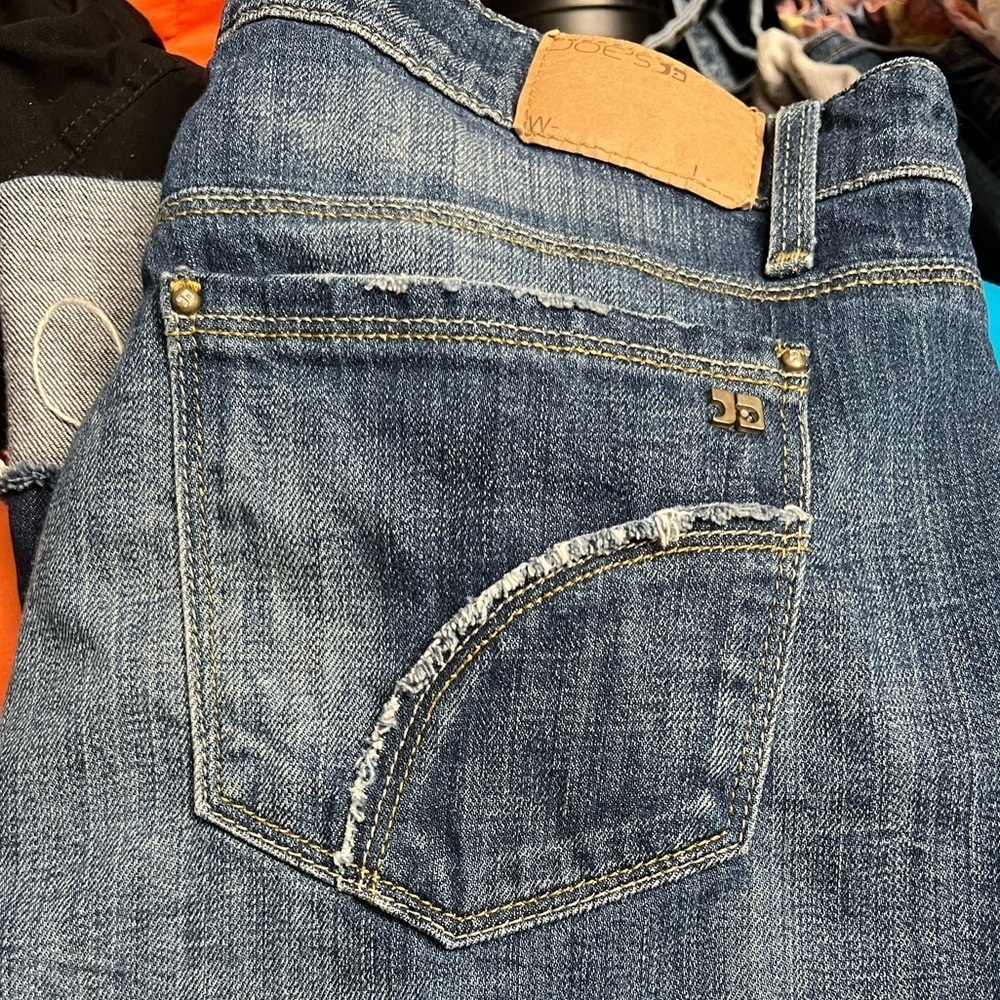Joe’s Sz 28 Capris Best Friend Fit